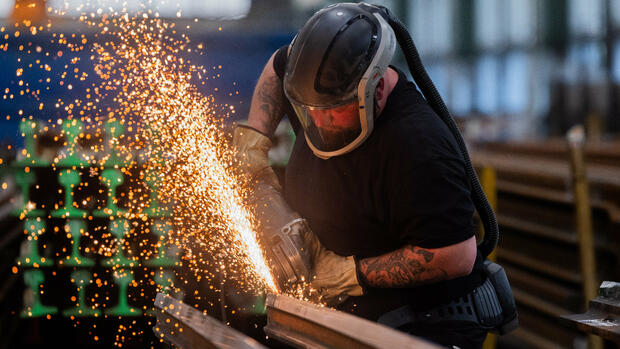 Lieferprobleme: Weniger als ein Viertel der Industrie meldet noch Materialmangel