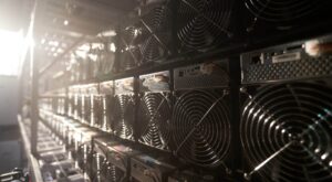 Bitcoin Miner in einer Mining Farm.