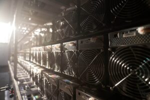 Bitcoin Miner in einer Mining Farm.