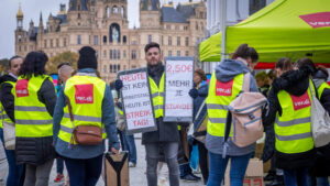 Tarifpolitik: Der große Streit ums Geld – Warum die Tarifeinigung im Handel so schwierig ist