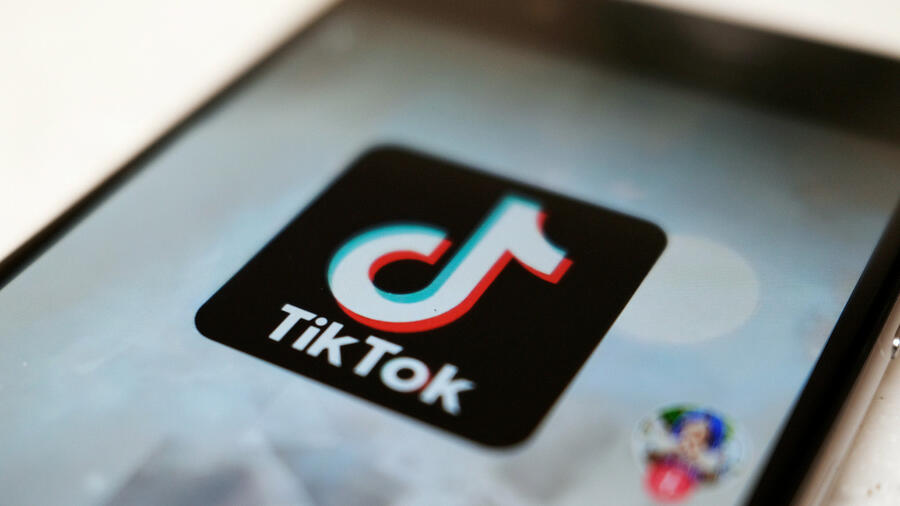 Terrorpropaganda im Netz : Fakenews zu Angriff auf Israel: EU-Kommissar schreibt Brief an Tiktok