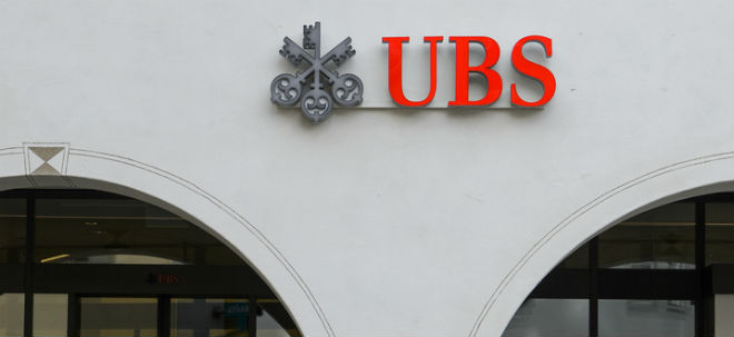 UBS-Aktie tiefrot: UBS legt Verwaltungsräte von UBS Schweiz und CS Schweiz zusammen - wohl neue Abbauwelle bei CS geplant