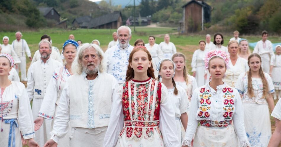 „Midsommar“-Kostüm: Mit diesem Outfit werdet ihr Teil der angsteinflößenden Sekte