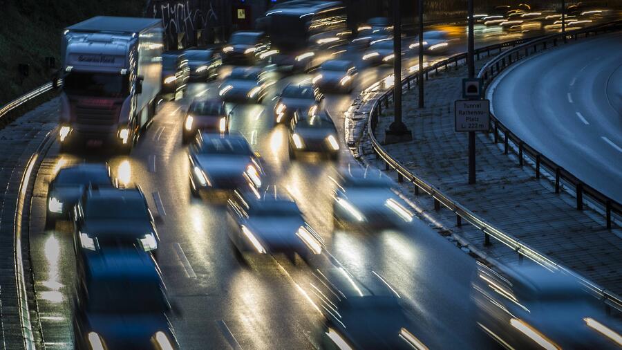 Abgasregeln für Lkw: Bundesregierung ringt in letzter Minute um gemeinsame Position in Brüssel