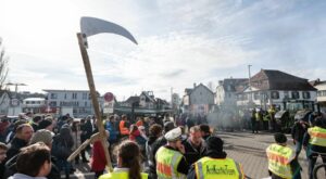 Aschermittwoch: Demonstranten beschimpfen Grünen-Chefin Ricarda Lang