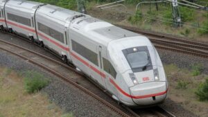 Deutsche Bahn: Gewerkschaft: Bahn muss womöglich bei ICE-Bestellungen sparen