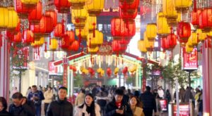 Ende der Neujahrsferien: Stimmungstest für die Konjunktur: Die neue alte Reiselust der Chinesen