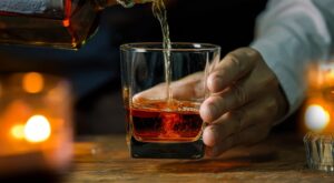 Whisky-Glas symbolisch für die Tokenisierung von Whiskey über die Plattform Zilliqa.