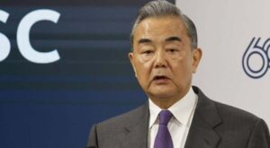 Wang Yi: Chinas oberster Außenpolitiker muss sich in München für Zwangsarbeitsvorwürfe rechtfertigen