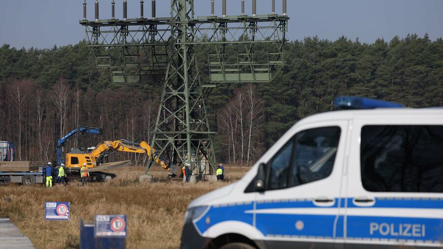 Stromausfall: Nach Brandanschlag: Tesla bereitet Wiederaufnahme der Produktion vor