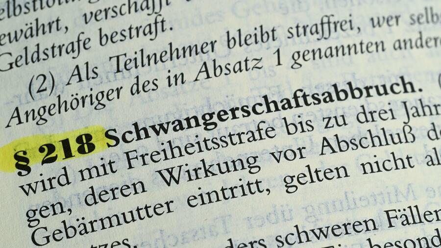 Abtreibungen: Kommission stellt Bericht vor: Frühe Abtreibungen sollten legalisiert werden