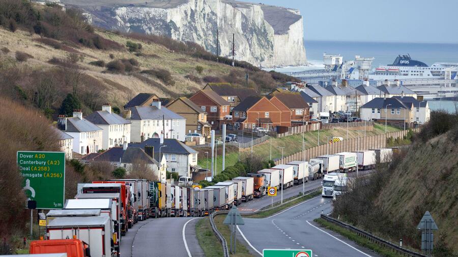 Brexit: London will neue Grenzkontrollen offenbar verschieben