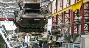 Verteidigung: Deutschland bestellt Schiffe und gepanzerte Fahrzeuge für sieben Milliarden Euro