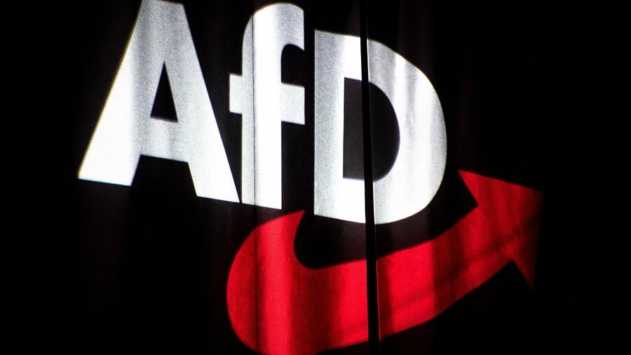 Angriff auf Politiker: AfD-Abgeordnete vor dem Landtag in Stuttgart verletzt