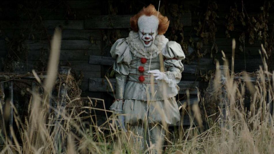 Bill Skarsgard spielt als Pennywise mit