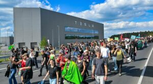 Tesla: Protest gegen Tesla geht voraussichtlich weiter