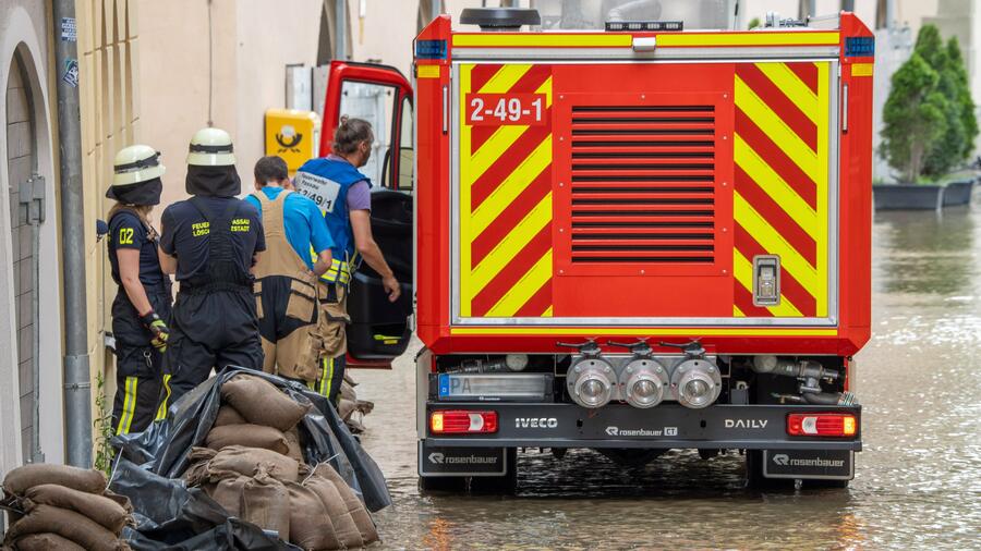 Bayern: Hochwasser fließt langsam ab - Lage bleibt angespannt