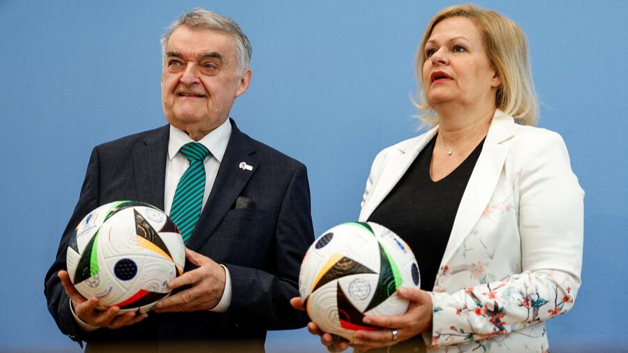 Euro 2024: Reul über Fußball-EM: „Für die Sicherheitsbehörden wird das kein fröhliches Fest“