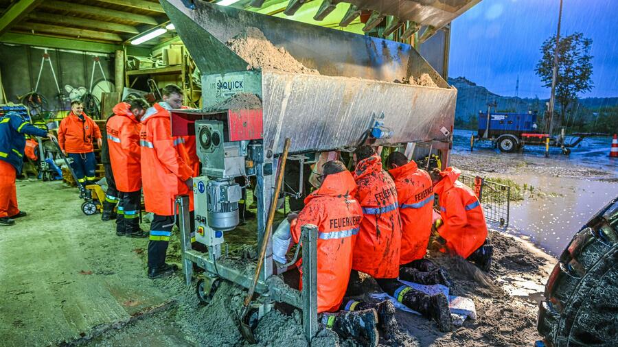 Hochwasser: Dammbruch bei Augsburg – Mehrere Landkreise rufen Katastrophenfall aus