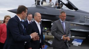 Rüstungsindustrie: Scholz kündigt Bestellung 20 weiterer Eurofighter an