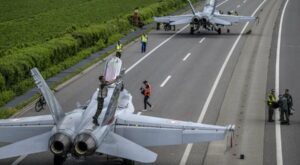 Schweiz: Kampfjets landen auf Autobahn: „Müssen vorbereitet sein“