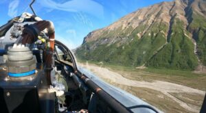 Verteidigung: Kaum höher als das Brandenburger Tor: Tornado-Kampfflugzeuge üben Tiefstflug über Alaska