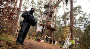 Protest: Polizei löst Tesla-Protestcamp komplett auf